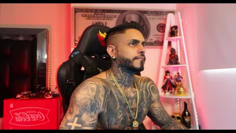 logan_hugh8 online show from December 27, 6:31 pm