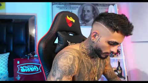 logan_hugh8 online show from February 21, 8:40 am