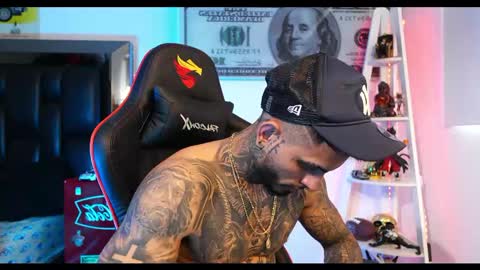 logan_hugh8 online show from February 26, 5:17 pm