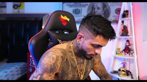 logan_hugh8 online show from March 3, 1:20 pm