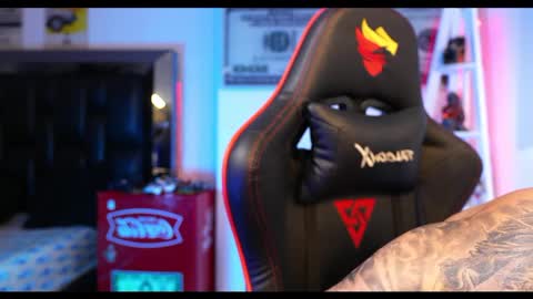 logan_hugh8 online show from March 3, 6:12 pm