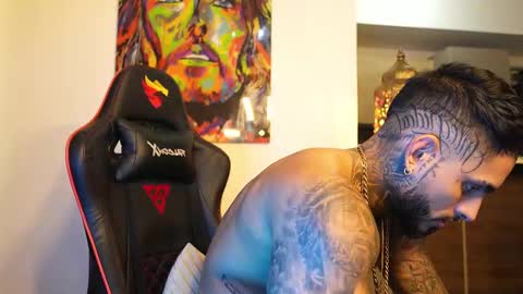 logan_hugh8 online show from September 25, 3:10 am