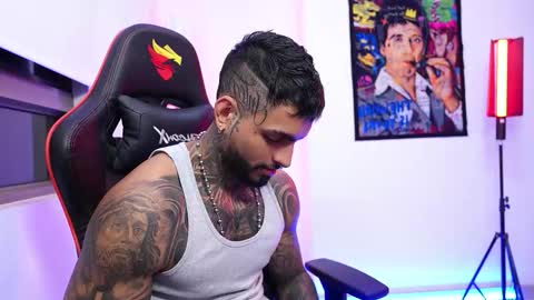 logan_hugh8 online show from October 22, 3:29 am