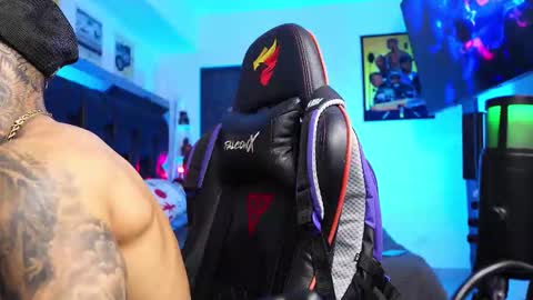 logan_hugh8 online show from February 25, 1:15 am