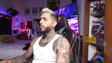 logan_hugh8 online show from March 17, 4:06 am