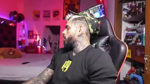 logan_hugh8 online show from March 19, 4:38 am