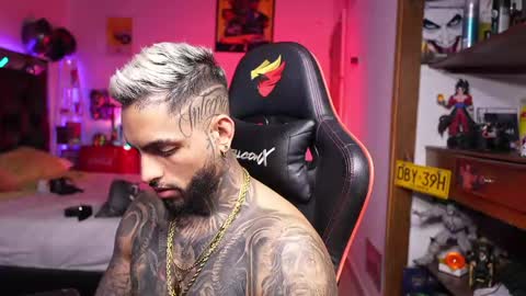 logan_hugh8 online show from March 30, 8:43 pm