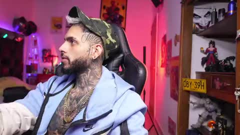 logan_hugh8 online show from April 5, 6:54 am