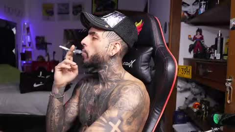 logan_hugh8 online show from April 22, 2:51 pm