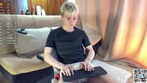 Snapshot of logan_mett chatting on April 29, 7:34 am Logan online show from April 29, 7:34 am