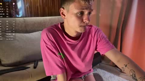 Snapshot of logan_mett chatting on June 15, 1:24 pm Logan online show from June 15, 1:24 pm