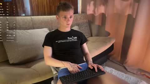 Snapshot of logan_mett chatting on June 16, 12:19 pm Logan online show from June 16, 12:19 pm