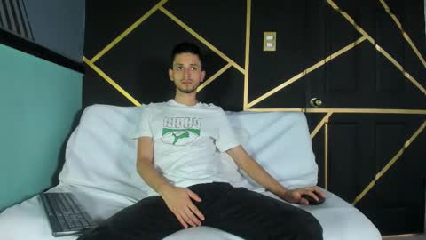 Snapshot of logan_rogers chatting on September 24, 2:09 pm Logan Rogers online show from September 24, 2:09 pm