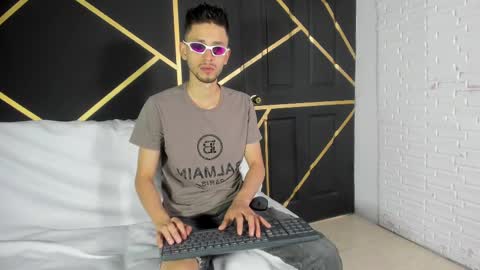 Snapshot of logan_rogers chatting on October 9, 1:53 pm Logan Rogers online show from October 9, 1:53 pm