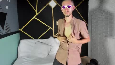 Snapshot of logan_rogers chatting on October 23, 5:23 pm Logan Rogers online show from October 23, 5:23 pm