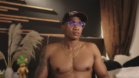 logan_varela online show from January 31, 11:45 pm