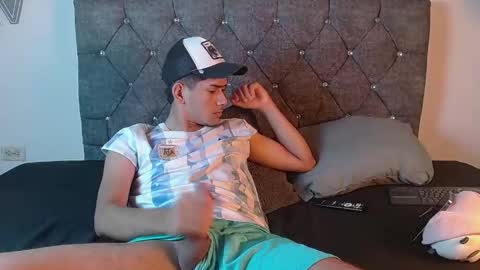 Snapshot of logan_willyams_ chatting on October 18, 10:21 pm logan_willyams_ online show from October 18, 10:21 pm