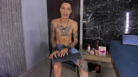 Snapshot of logan_wollff chatting on April 7, 7:58 pm logan_wollff online show from April 7, 7:58 pm