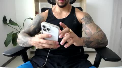 Snapshot of loganhod chatting on June 29, 7:36 pm Logan Wolfp online show from June 29, 7:36 pm