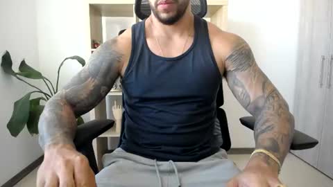 Snapshot of loganhod chatting on July 7, 7:40 pm Logan Wolfp online show from July 7, 7:40 pm