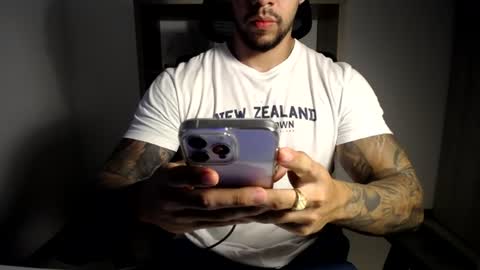 Snapshot of loganhod chatting on July 25, 11:35 pm Logan Wolfp online show from July 25, 11:35 pm