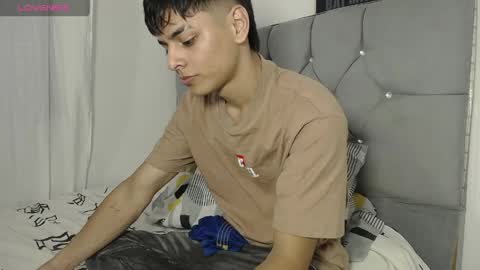 loganjhonson19 online show from April 14, 3:56 am