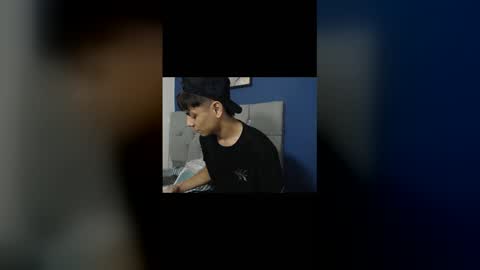 loganjhonson19 online show from April 19, 2:33 am