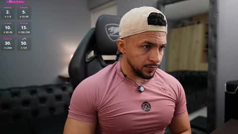 loganmartinx online show from February 19, 10:06 pm