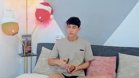 loganoficialx online show from December 19, 8:23 am