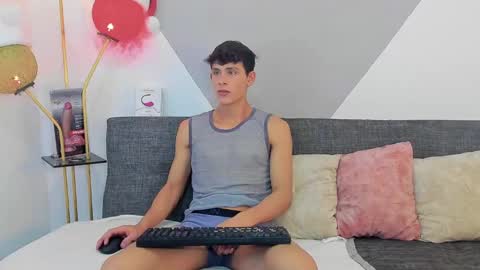 loganoficialx online show from December 21, 7:56 am