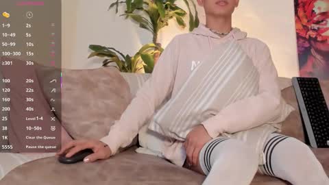 logantwink18 online show from February 13, 1:18 pm