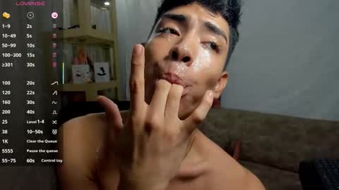 logantwink18 online show from March 25, 2:12 pm