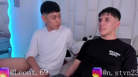 logantwink18 online show from April 14, 8:04 pm