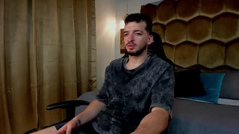 Logan Wolf online show from April 5, 3:09 pm