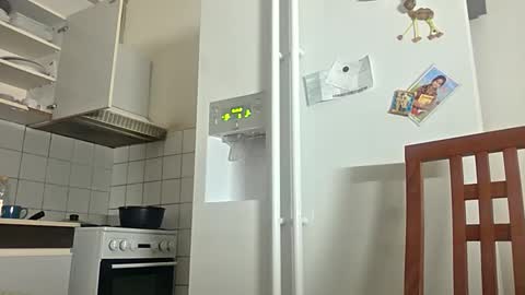 Snapshot of logitech0000 chatting on October 4, 2:31 am logitech0000 online show from October 4, 2:31 am