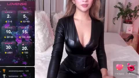 Snapshot of loisewilliams chatting on October 2, 5:25 am Mistress L online show from October 2, 5:25 am