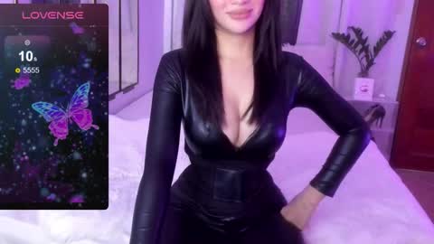 Snapshot of loisewilliams chatting on December 23, 10:46 am Mistress L online show from December 23, 10:46 am