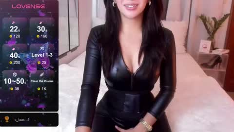 Snapshot of loisewilliams chatting on February 18, 11:50 am Mistress L online show from February 18, 11:50 am