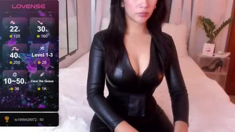 Snapshot of loisewilliams chatting on February 25, 4:27 pm Mistress L online show from February 25, 4:27 pm