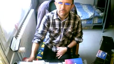 Snapshot of lokoum39 chatting on December 3, 11:33 am lokoum39 online show from December 3, 11:33 am