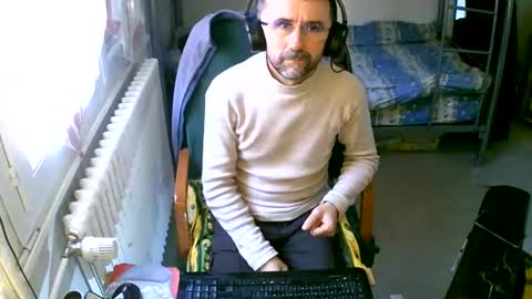 Snapshot of lokoum39 chatting on December 13, 10:41 am lokoum39 online show from December 13, 10:41 am