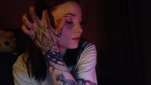 lola online show from April 7, 2:28 pm