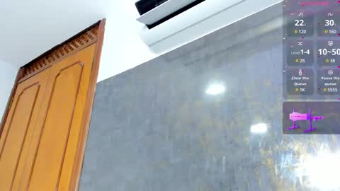 lola online show from February 15, 11:28 am