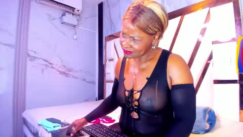 Lola online show from July 18, 11:47 am