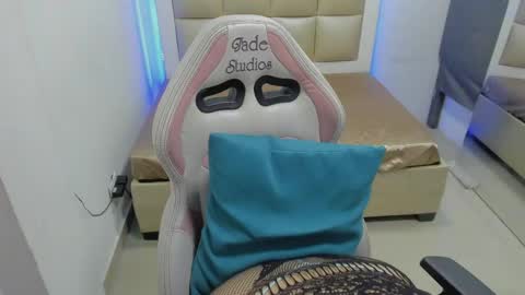 lola_js online show from April 23, 12:01 am