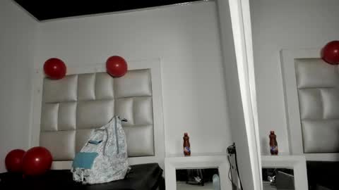 lola_js online show from April 29, 11:58 am