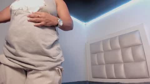 Snapshot of lola_js chatting on July 27, 12:01 pm lola_js online show from July 27, 12:01 pm