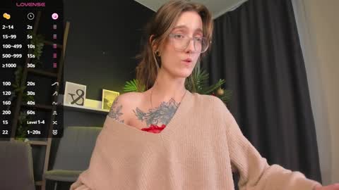 Lola online show from December 25, 9:45 am