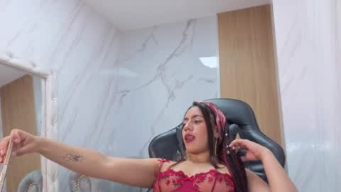 Lola online show from April 9, 8:14 pm