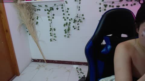 Lola  online show from May 11, 1:28 pm